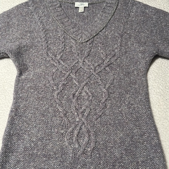 Ann Taylor Loft Gray S/S Sweater, EUC, Size Small - Picture 4 of 9